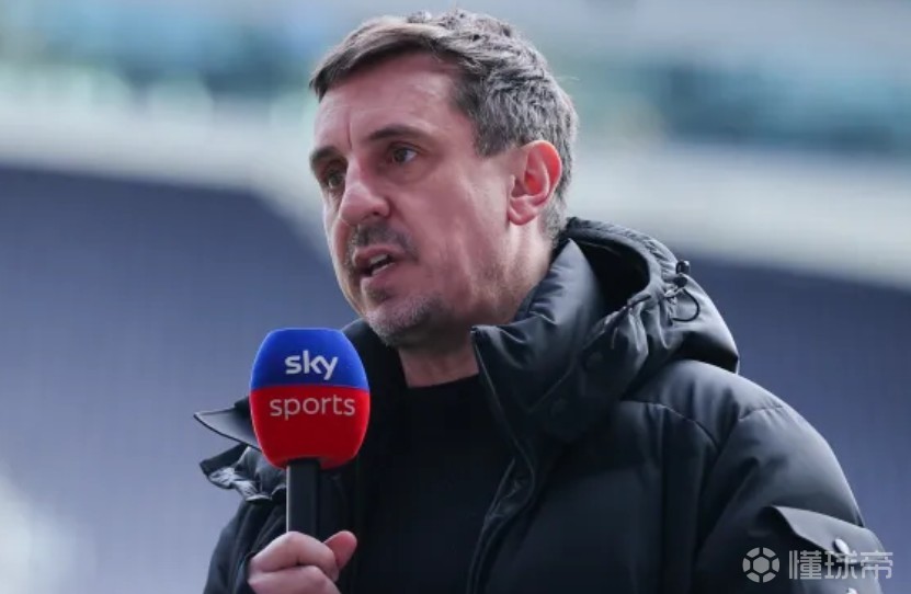 內(nèi)維爾被槍迷罵，賴特：我必須維護(hù)他，他是希望看到爭(zhēng)冠懸念