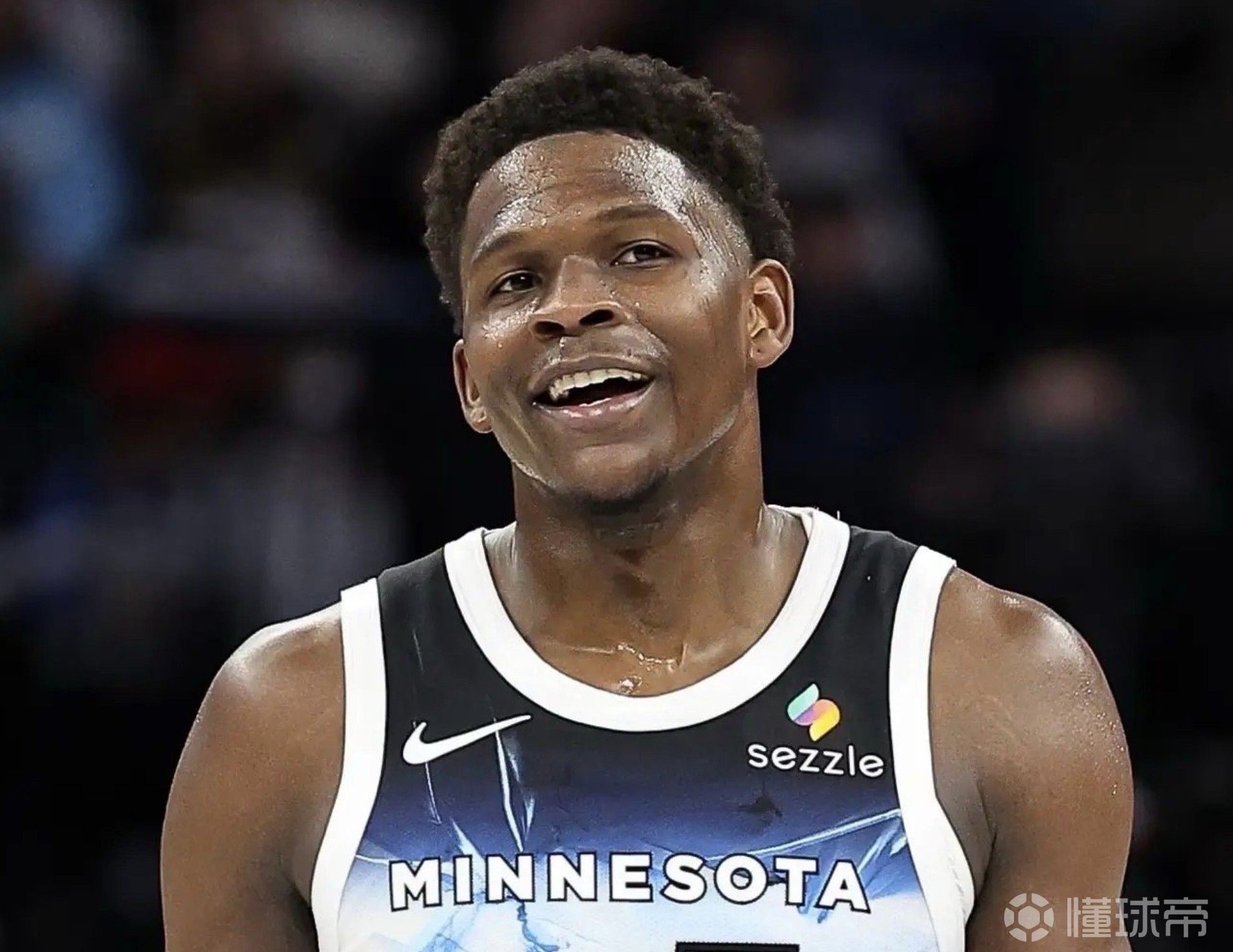 官方：愛德華茲與貝恩因?qū)⑶蛴昧θ酉蛴^眾席，各罰款2.5萬美元