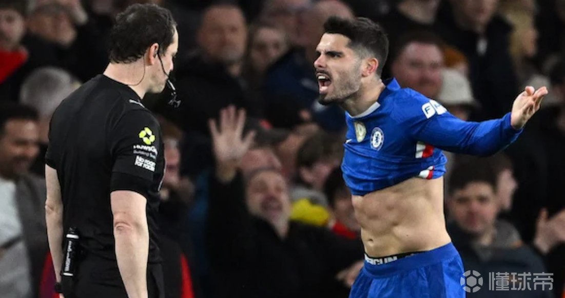 官方：佩德羅-內(nèi)托因紅牌后未及時(shí)離場+辱罵裁判被英足總指控